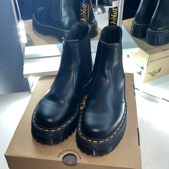 DR. MARTENS SMOOTH LEATHER PLATFORM CHELSEA BOOTS - Picture 2 of 12